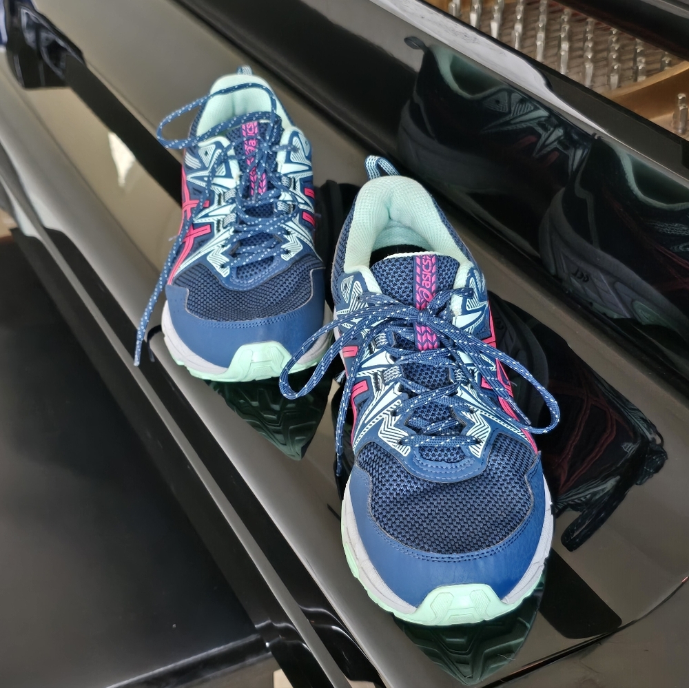 Asics Gel Venture 8 Women's Navy Blue Lace Up Shoes Size 8.5 excellent condition